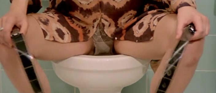 Случайный секс в туалете клуба порно видео