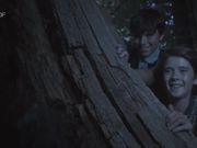 Два пацана подсматривают за голой парочкой на озере